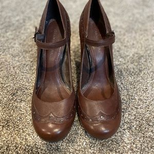 Gianni Bini heels. Women’s size 9. Brown.